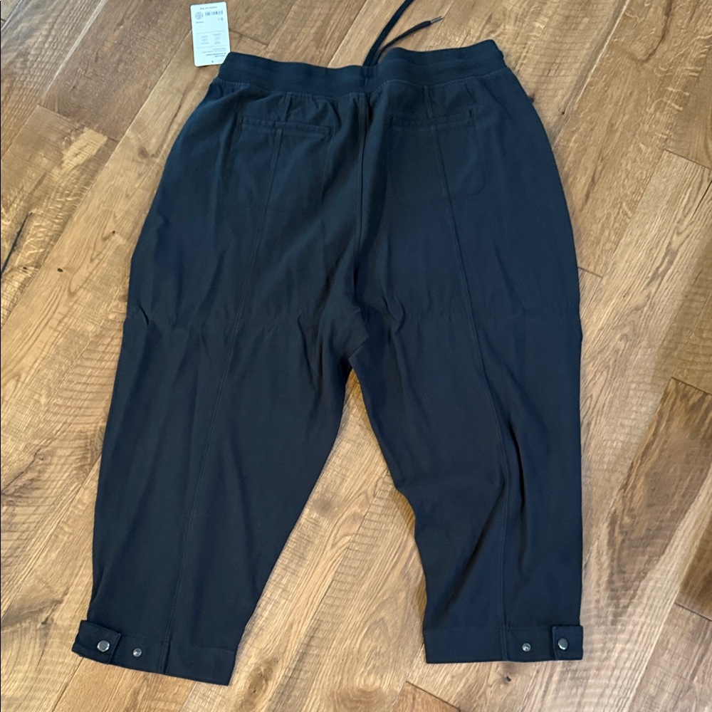 Athleta Midnight Black women’s Relaxed Cropped Pants - Picture 3 of 3